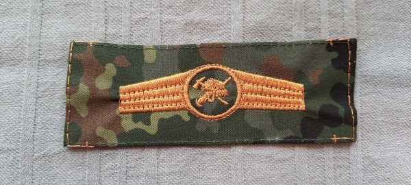 Tätigkeitsabzeichen Brandschutzpersonal in bronze maschinengestickt auf flecktarn