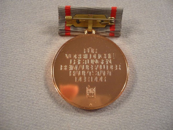 Anerkennungsmedaille "Erbauer Berlins" in Bronze