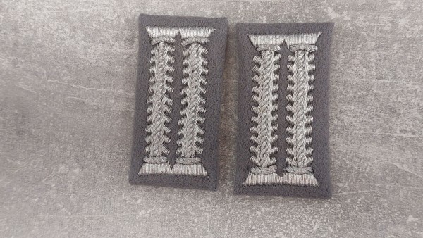 Bundeswehr Kragenspiegel Offizier im Generalstab handgestickt auf grau
