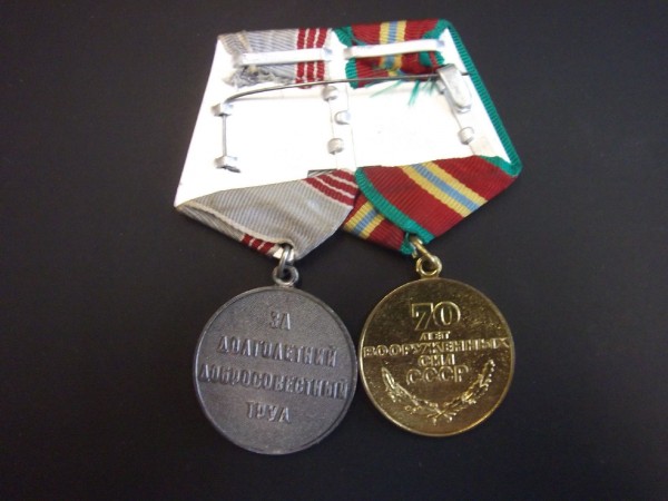 Ordensspange: Medaille 70 Jahre Streitkräfte der UDSSR und Medaille Veteran der Arbeit Bild ist ein Muster !!!