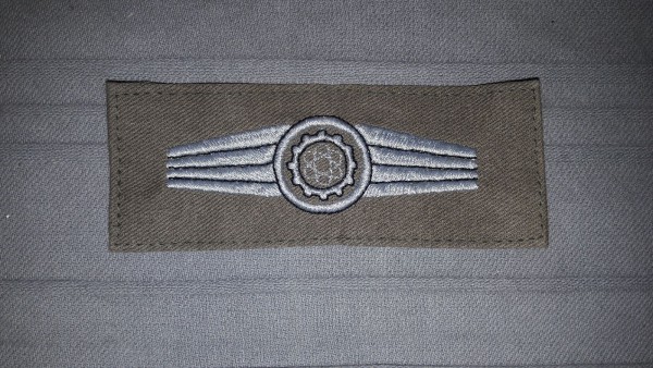 Tätigkeitsabzeichen, Technisches Personal (Heer) Versorgungspersonal (Luftwaffe) silber auf oliv