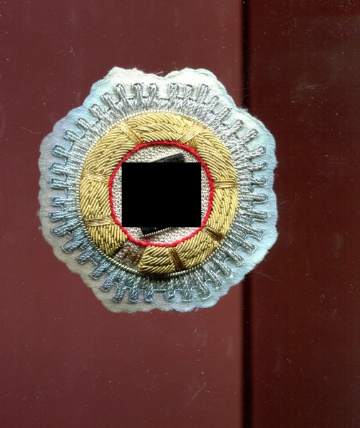 Wehrmacht Deutsches Kreuz in Gold handgestickt auf weiß