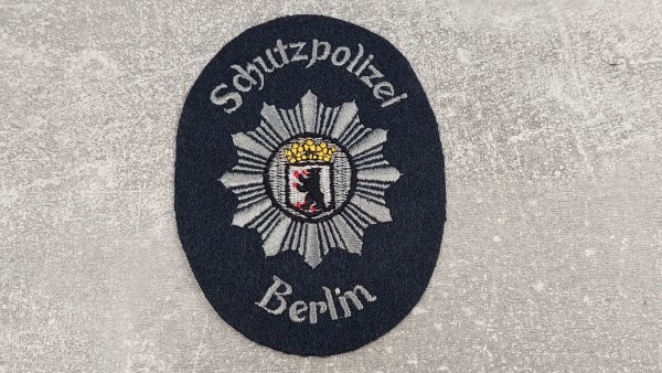 Armabzeichen Polizei Berlin Schutzpolizei auf grau oval
