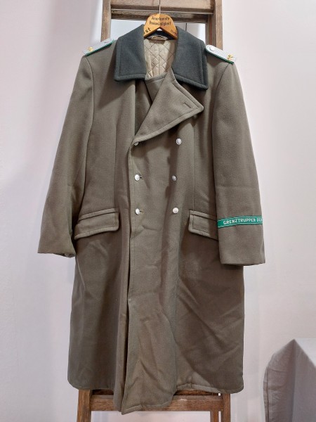 DDR Wintermantel Offizier Leutnant - schwarzer Kragen - gestempelt DDRII -m52-1 - 1806 UI