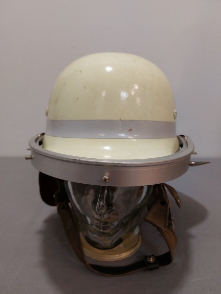 BRD Feuerwehrhelm Schuberth Feuerwehr Helm F110 F120 diverse zur Auswahl