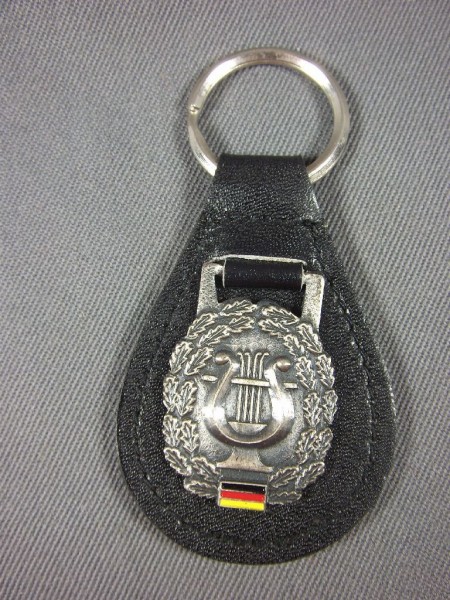 Schlüsselanhänger auf Leder mit Barettabzeichen Musiker, Neu