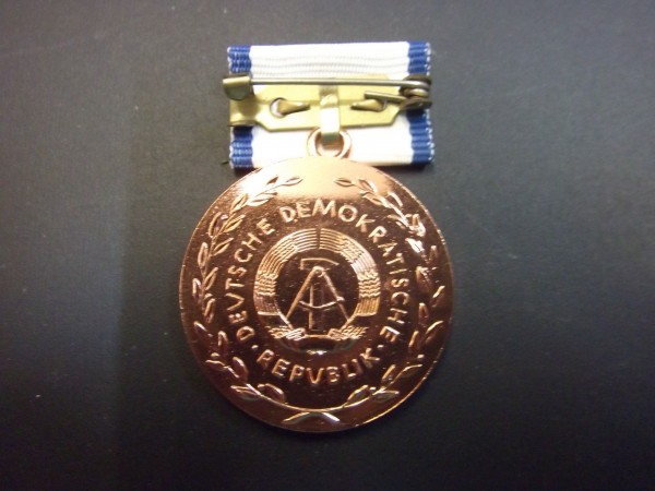 Medaille für Treue Dienste im Gesundheits- und Sozialwesen in Bronze  Bild ist ein Muster!!!
