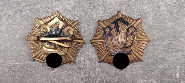 Mützenabzeichen Reichsluftschutzbund in gold RLB