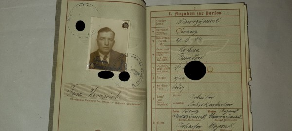 Wehrpaß mit Wehrpaßhülle, Geboren 1899 mit Eintragunden - Eisernes Kreuz 1914 2.Klasse und Frontkämpfer Ehrenkreuz