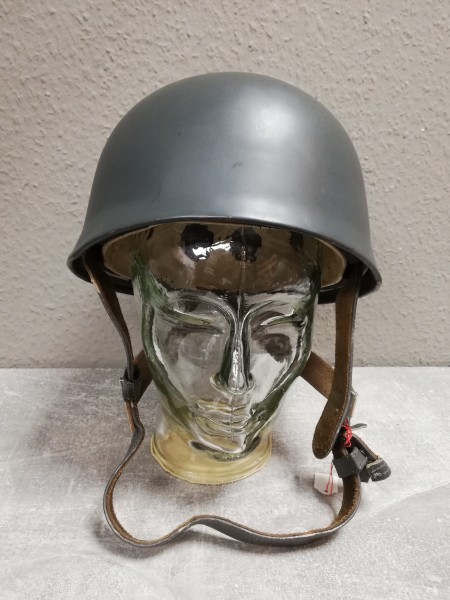 Wehrmacht Luftwaffe Fallschirmjägerhelm Stahlhelm M38 mit 2 Abzeichen