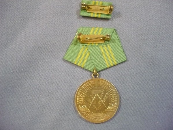 Medaille für treue Dienste in den bewaffneten Organen des Ministeriums des Innern, in Gold