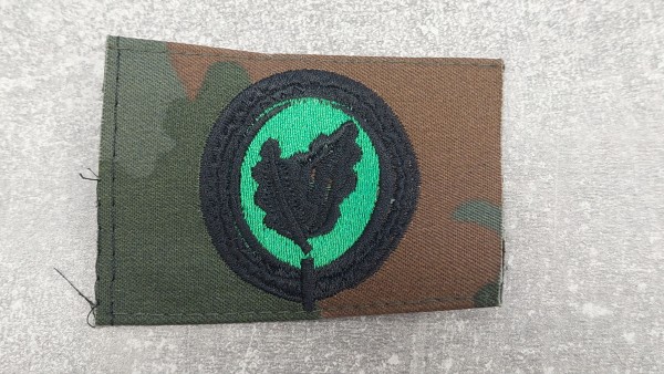 Bundeswehr Einzelkämpferabzeichen II schwarz/ grün auf flecktarn maschinengestickt