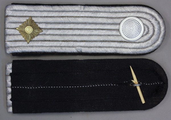 Schulterklappen, Pioniere, Unterleutnant, mit Schlaufen, Neu