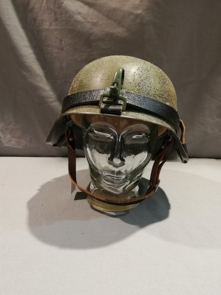 Wehrmacht Helm Stahlhelm M35 Grösse ca.58/59 Rauhtarn mit Tragegestell - Reenactment