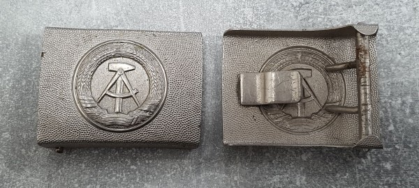 DDR Koppelschloß NVA Volksarmee - letztes Modell in silber Original