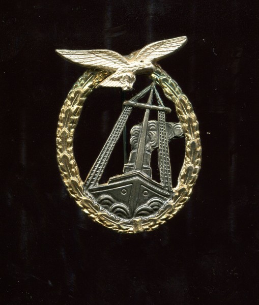 Orden 1939 / 1957 Seekampfabzeichen der Luftwaffe entnazifiziertes Souvall Stück
