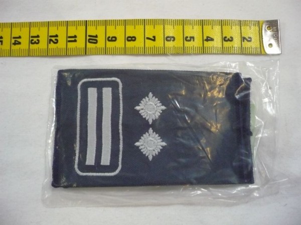 Allgemein: Rangschlaufen mit Funktionsabzeichen Feuerwehr weiße Umrandung mit zwei weißen Balken, darüber zwei weiße Sterne