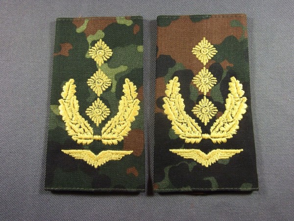 Rangschlaufen Generalleutnant gold auf flecktarn mit Schwinge