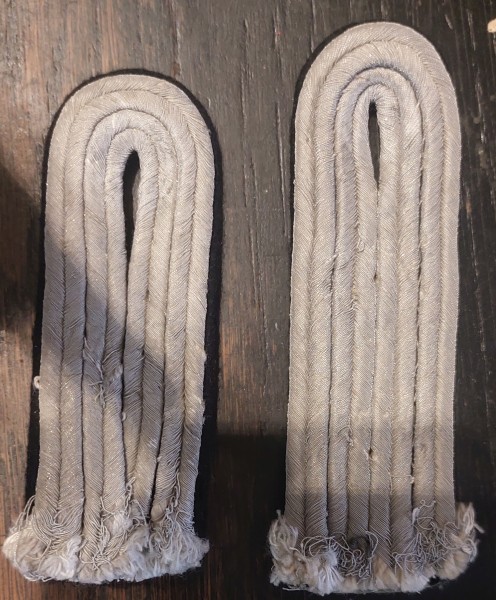 Wehrmacht Heer Schulterstücke Leutnant "Einzelstücke"