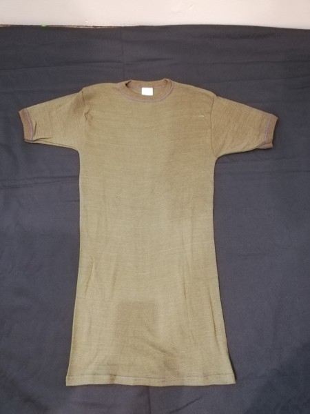 DDR Unterhemd T-Shirt oliv NVA mit 1/2 Arm Größe ca.XS-S