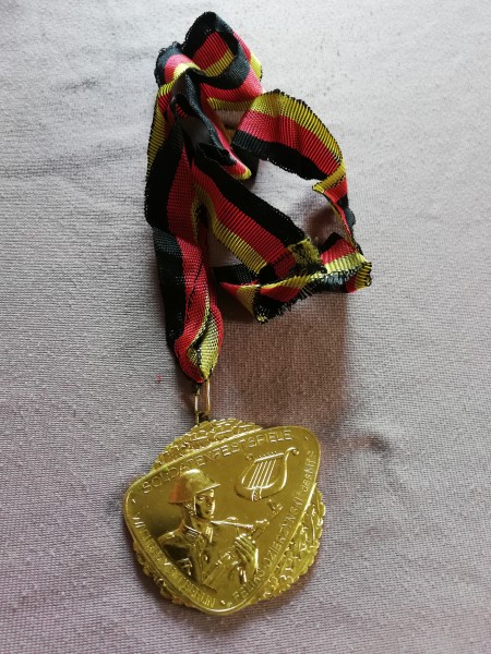 DDR Siegermedaille Soldatenfestspiele Wachregiment Berlin Feliks Dzierzynski des MfS in Gold