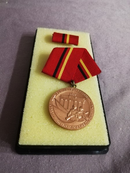 DDR Verdienstmedaille der Kampfgruppen der Arbeiterklasse Bartel 185a