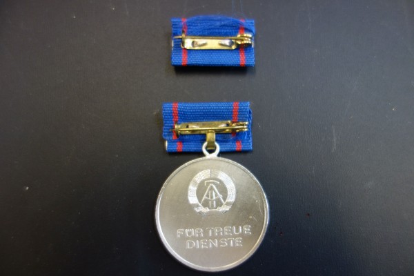 Medaille für treue Dienste in der Seeverkehrswirtschaft und der Binnenschifffahrt in Silber Bild ist ein Muster
