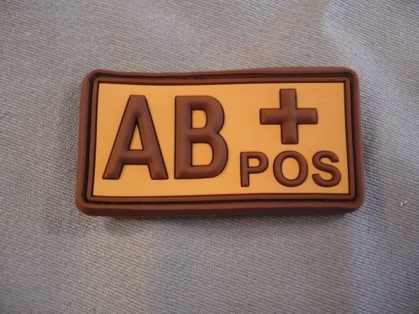 Blutgruppen Abzeichen AB+ POS, braun auf khaki Gummi mit Klett