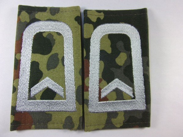 Rangschlaufen Feldwebel weiß auf flecktarn mit Klett
