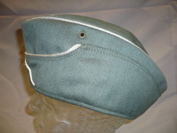 Schiffchen M38 für Offiziere, Hersteller Lubstein #Größe 58#, mit Kokarde und Soutache, Trikot