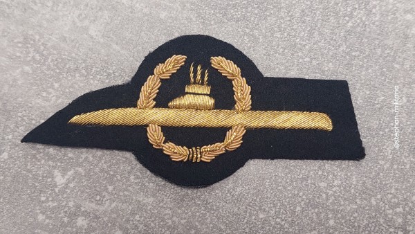 Bundeswehr Tätigkeitsabzeichen U-Boot Personal gold auf blau handgestickt