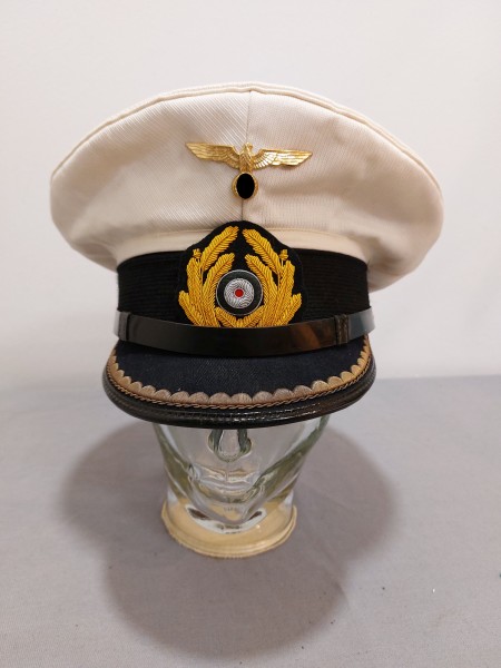 Kriegsmarine Schirmmütze für Leutnant bis Kaleu - Größe 56 mit Abzeichen