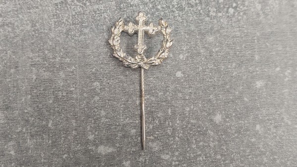3.Reich Anstecknadel Militärgeistlicher Kreuz im Kranz, silber