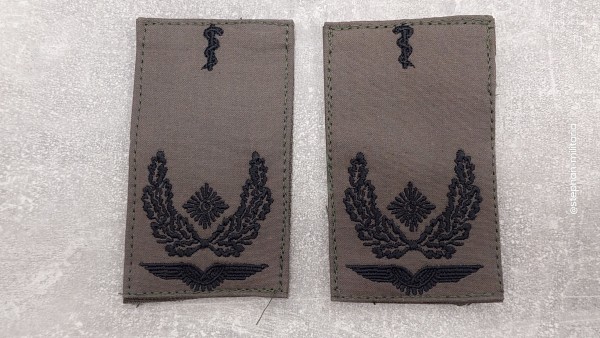 Bundeswehr Rangschlaufen Oberstabsarzt schwarz auf oliv mit Klett Luftwaffe - Human Medizin