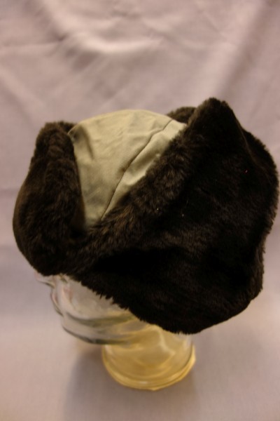 Wintermütze mit dunkel Braunen Umklappbaren Pelzohren und khaki farbenen Stoff #Grösse 57#