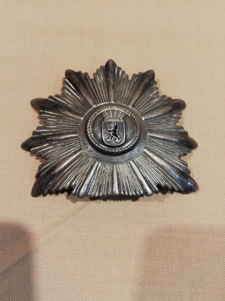 Polizei Tschakostern Berlin 1.Modell Offizier Original Tschako Emblem