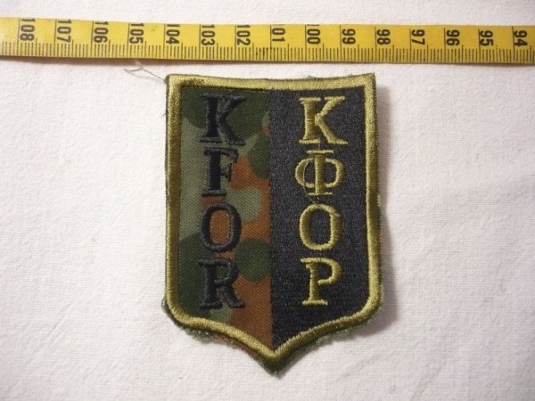 Verbandsabzeichen KFOR, schwarz auf Flecktarn, 8cm