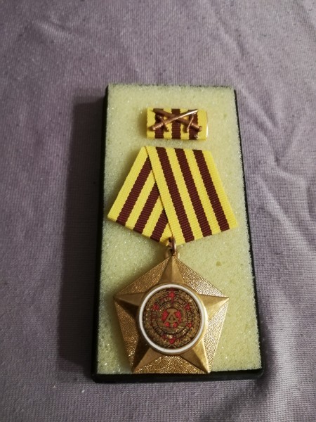 DDR Kampforden "Für Verdienste um Volk und Vaterland" Bronze 15a