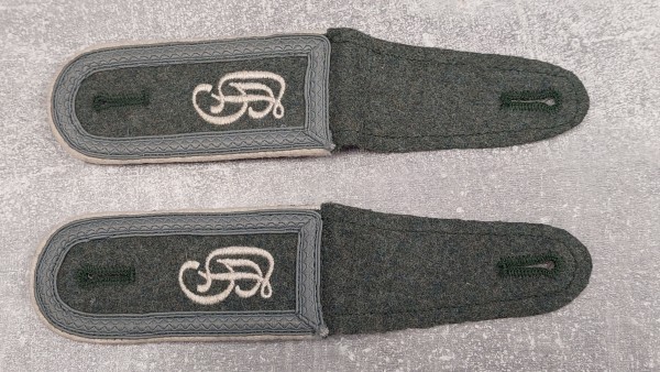 Wehrmacht Schulterklappen Großdeutschland "GD" Feldwebel feldgrau alte Fertigung
