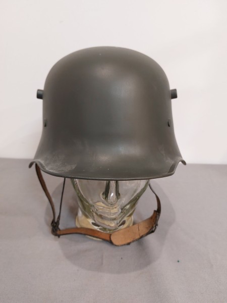Stahlhelm M17 mit Kinnriemen und Innenleder Grösse 60