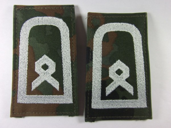 Rangschlaufen Hauptfeldwebel weiß auf Flecktarn mit Klett
