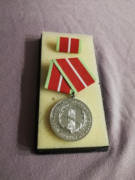 DDR Grenztruppen Verdienstmedaille der Grenztruppen der DDR in Silber 281c