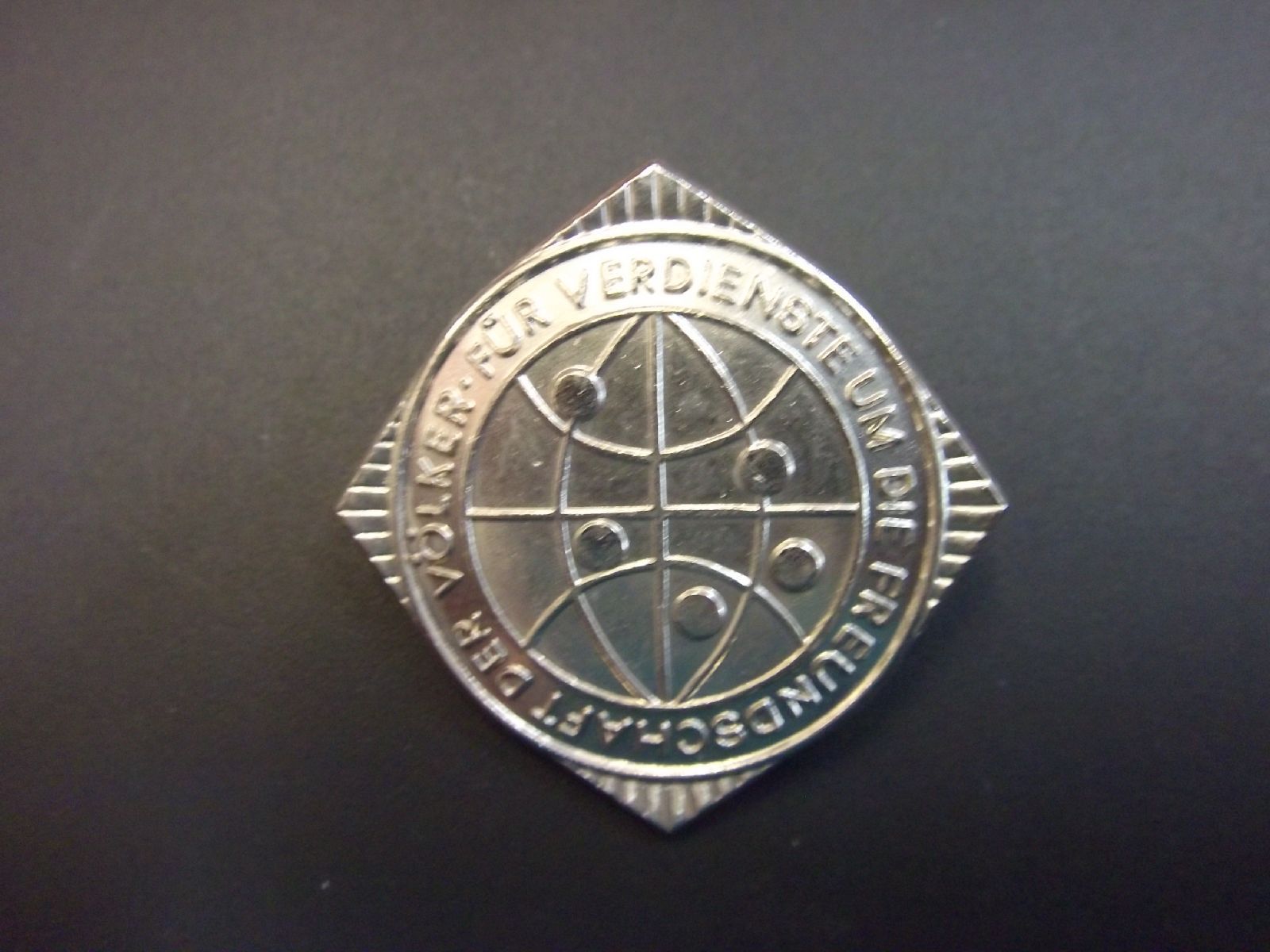 Ehrennadel für Verdienste um die Freundschaft der Völker, silber