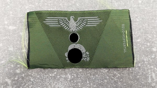 Mützenadler und Totenkopf XX Mannschaften für M43 auf grün gewebt