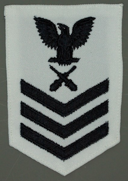 Armabzeichen für Hemden, Dienstgrad mit Laufbahnabzeichen, GM Gunners Mate, Petty Officer First Class 