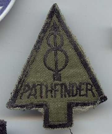 Armabzeichen 8th Division "Phatfinder", tarnfarben ( OD ), Vietnam- Herstellung