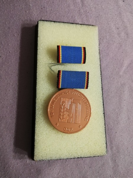 DDR Medaille für langjährige Pflichterfüllung Landesverteidigung der DDR bronze 256d