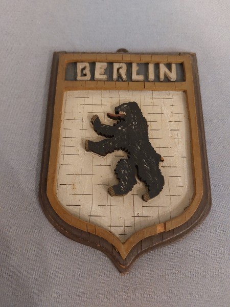 Wappen Wandplatte / Wandwappen Berlin aus Holz von 1946