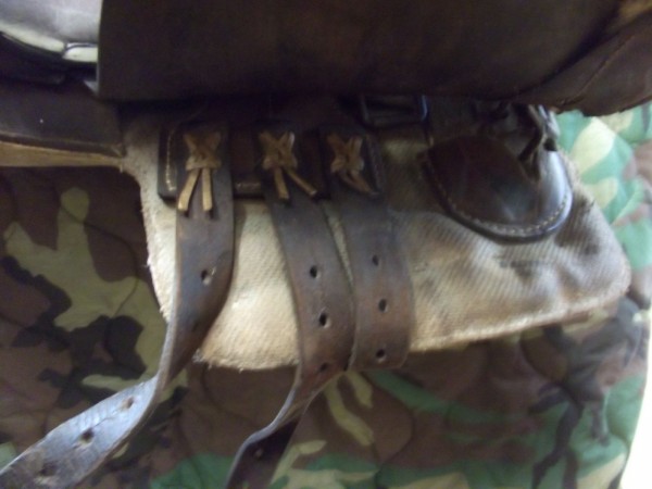 Sattel, Kavallerie Sattel der Wehrmacht - Reichswehr mit keine Stemplung gefunden