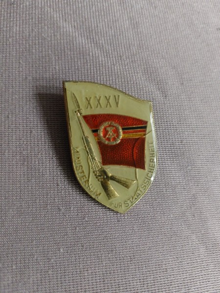 DDR Erinnerungsabzeichen 35 Jahre Ministerium für Staatssicherheit-Copy-Copy